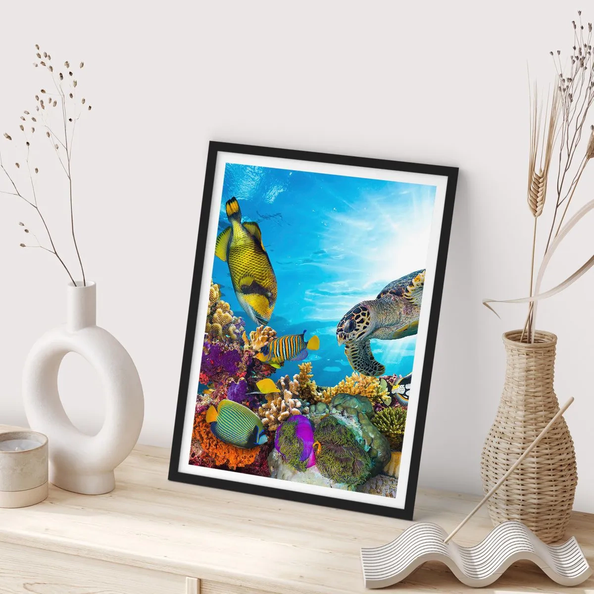 Poster in een zwarte lijst - Kleurrijk zeeleven met vissen en schildpadden in tropische wateren - 50x70cm - Koraalpromenade - Moderne wanddecoratie voor woonkamer en slaapkamer ARTTOR