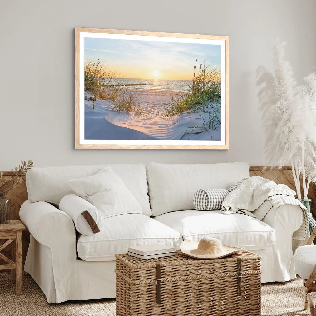 Een poster in een licht eiken lijst - Het geluid van de zee, het zingen van vogels, een wild strand tussen het gras... - 70x50 cm