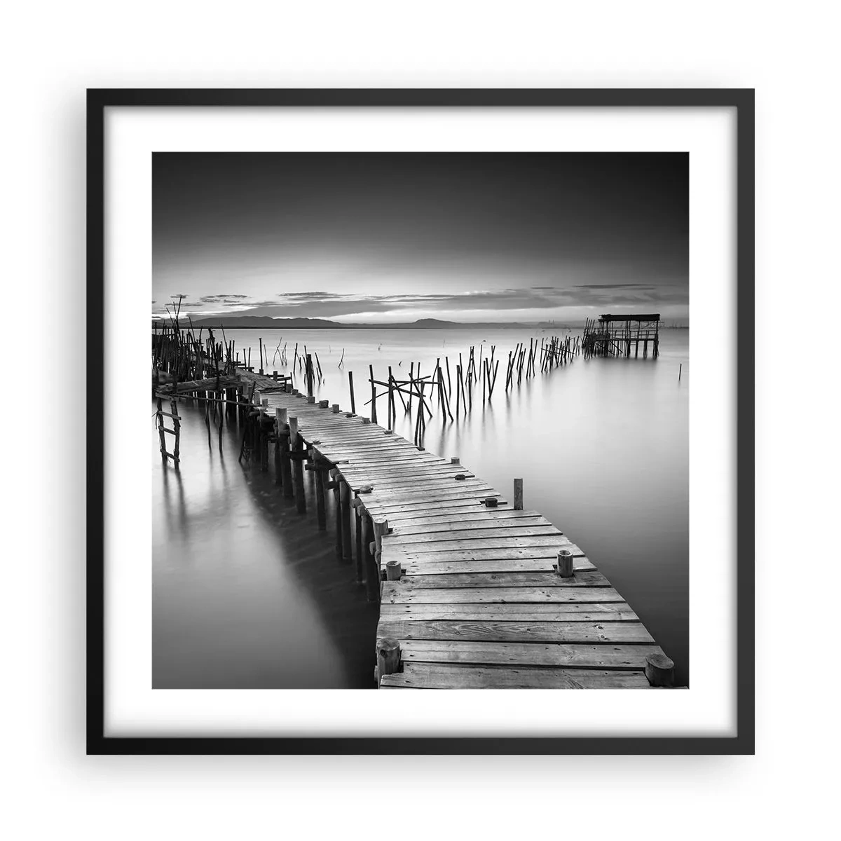 Poster in een zwarte lijst - De rust van een vergeten kust - 50x50 cm
