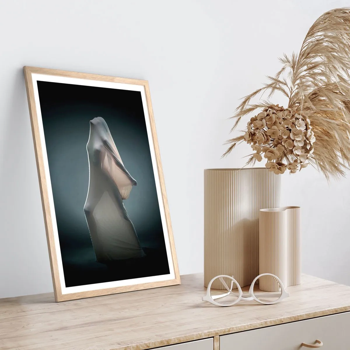 Een poster in een licht eiken lijst - Verborgen verlangens - 70x100 cm