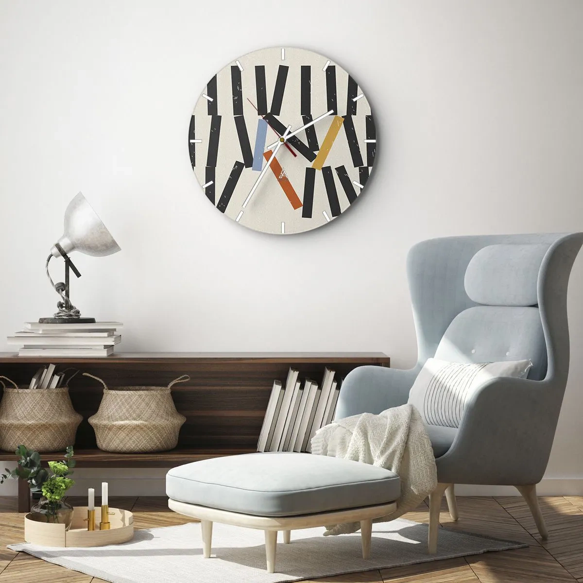 Wandklok - Klok - Gekleurde en zwarte dominostenen op een lichte achtergrond in een grafische lay-out - 30x30cm - Domino – compositie - Moderne wanddecoratie voor woonkamer, keuken en slaapkamer ARTTOR
