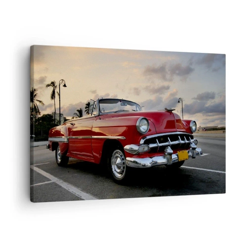 Schilderen op canvas - Een klassieke rode cabriolet geparkeerd tussen palmbomen in de schemering. - 70x50cm - De rode hitte van de tropen - Moderne wanddecoratie voor woonkamer en slaapkamer ARTTOR