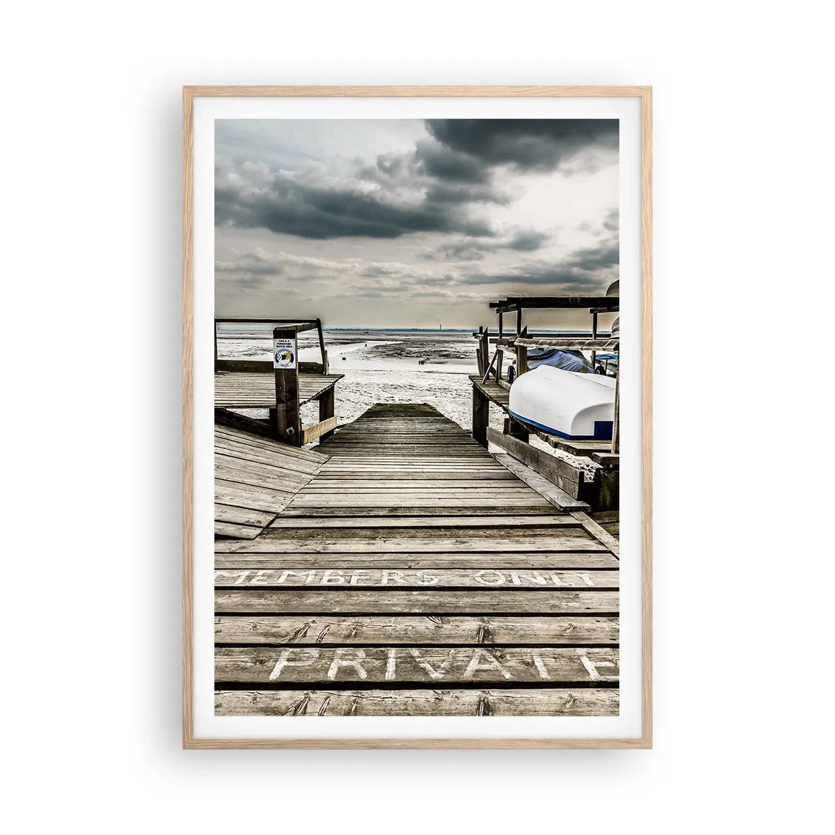 Een poster in een licht eiken lijst - Middernacht strand - 70x100 cm