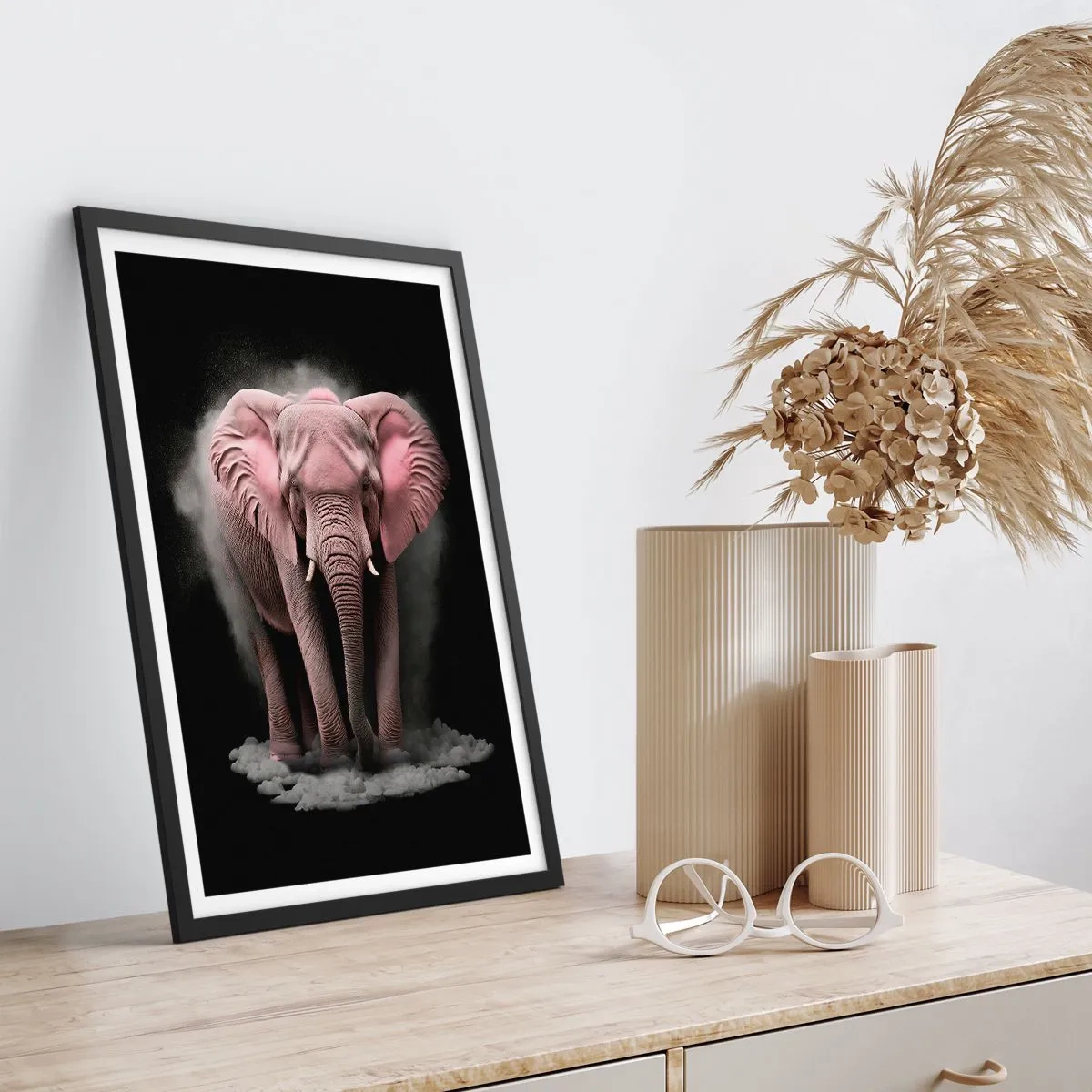 Poster in een zwarte lijst - Denk niet aan een roze olifant! - 61x91 cm