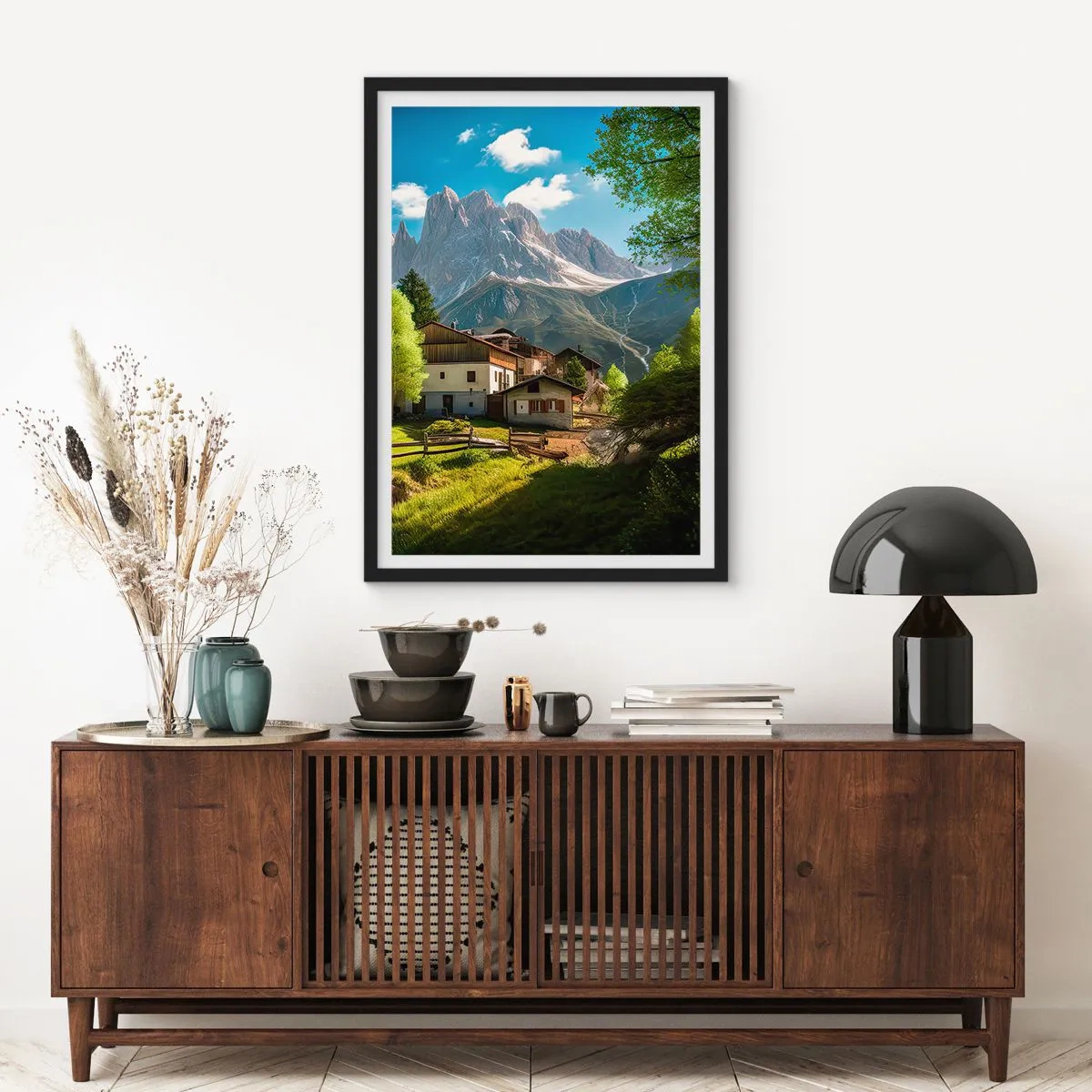 Poster in een zwarte lijst - Een bergdorp aan de voet van majestueuze bergtoppen - 50x70cm - Alpine idylle - Moderne wanddecoratie voor woonkamer en slaapkamer ARTTOR