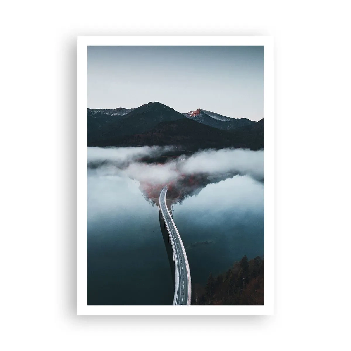 Poster - Over water zo glad als een spiegel - 70x100 cm