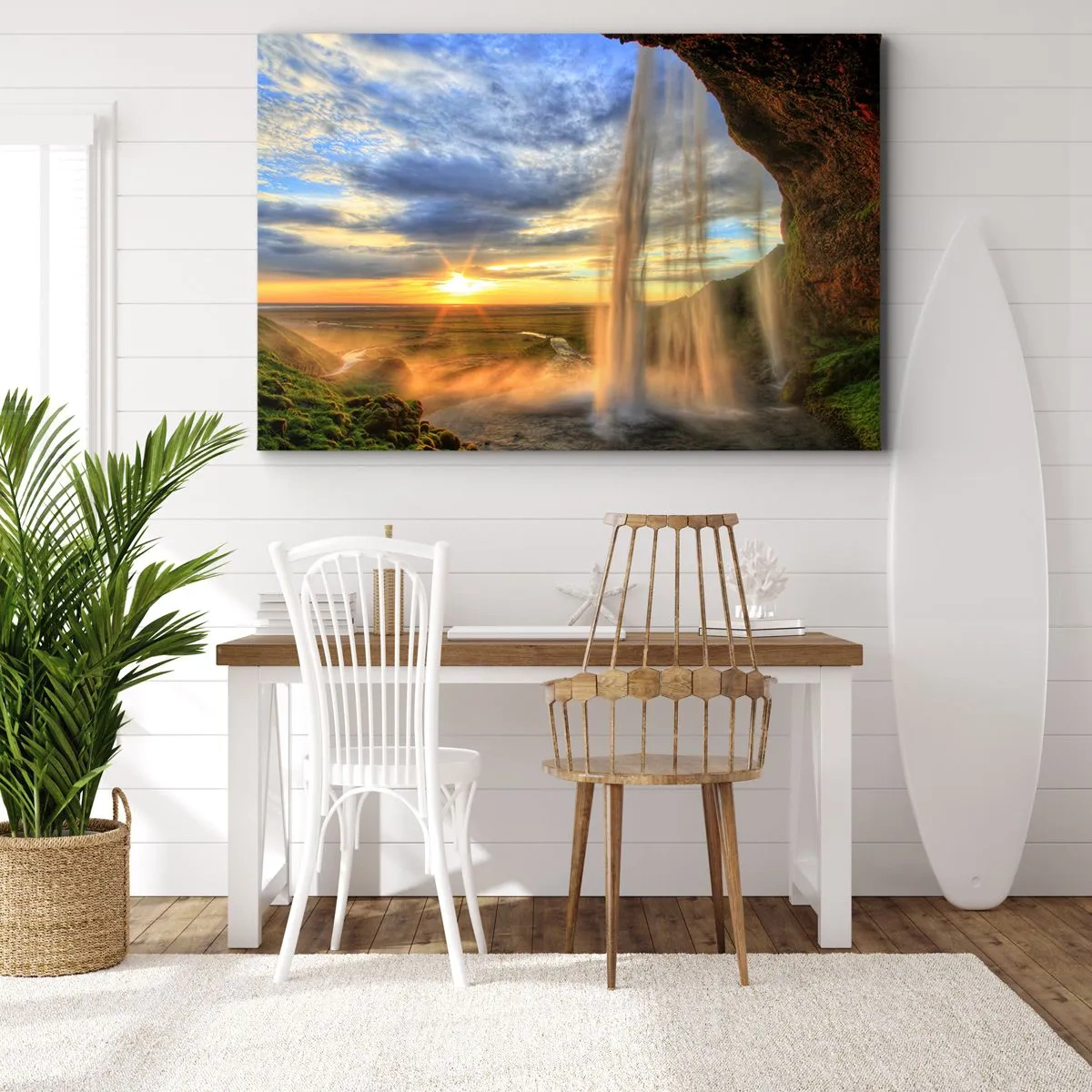 Schilderen op canvas - Een waterval verlicht door zonlicht tegen een landschapsachtergrond - 70x50cm - De wereld achter een sluier van druppels - Moderne wanddecoratie voor woonkamer en slaapkamer ARTTOR