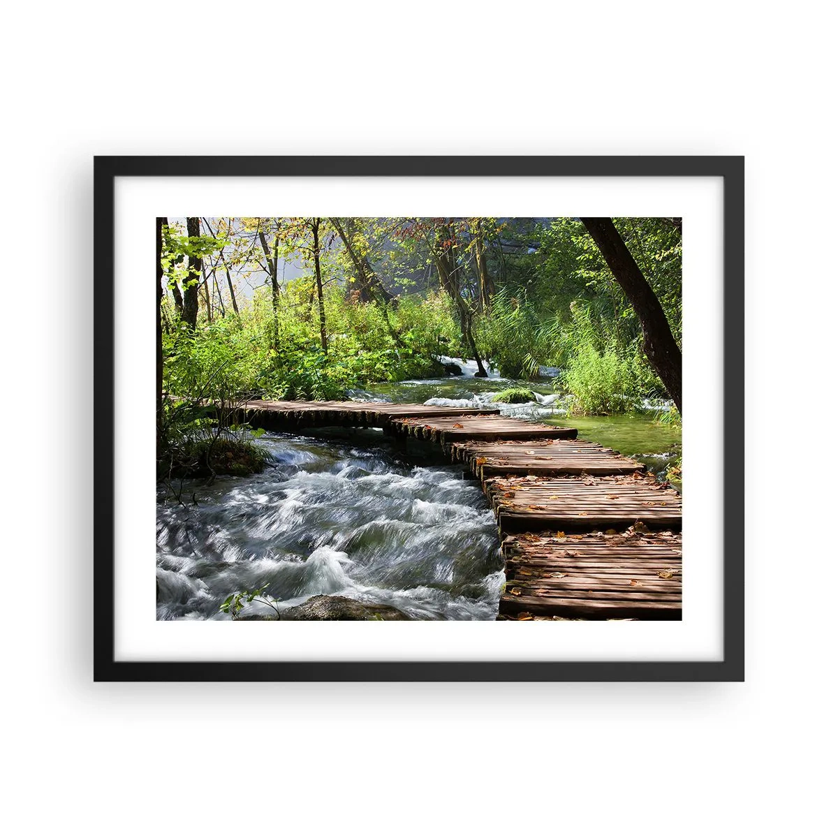 Poster in een zwarte lijst - Boven de schuimige waterval - 50x40 cm