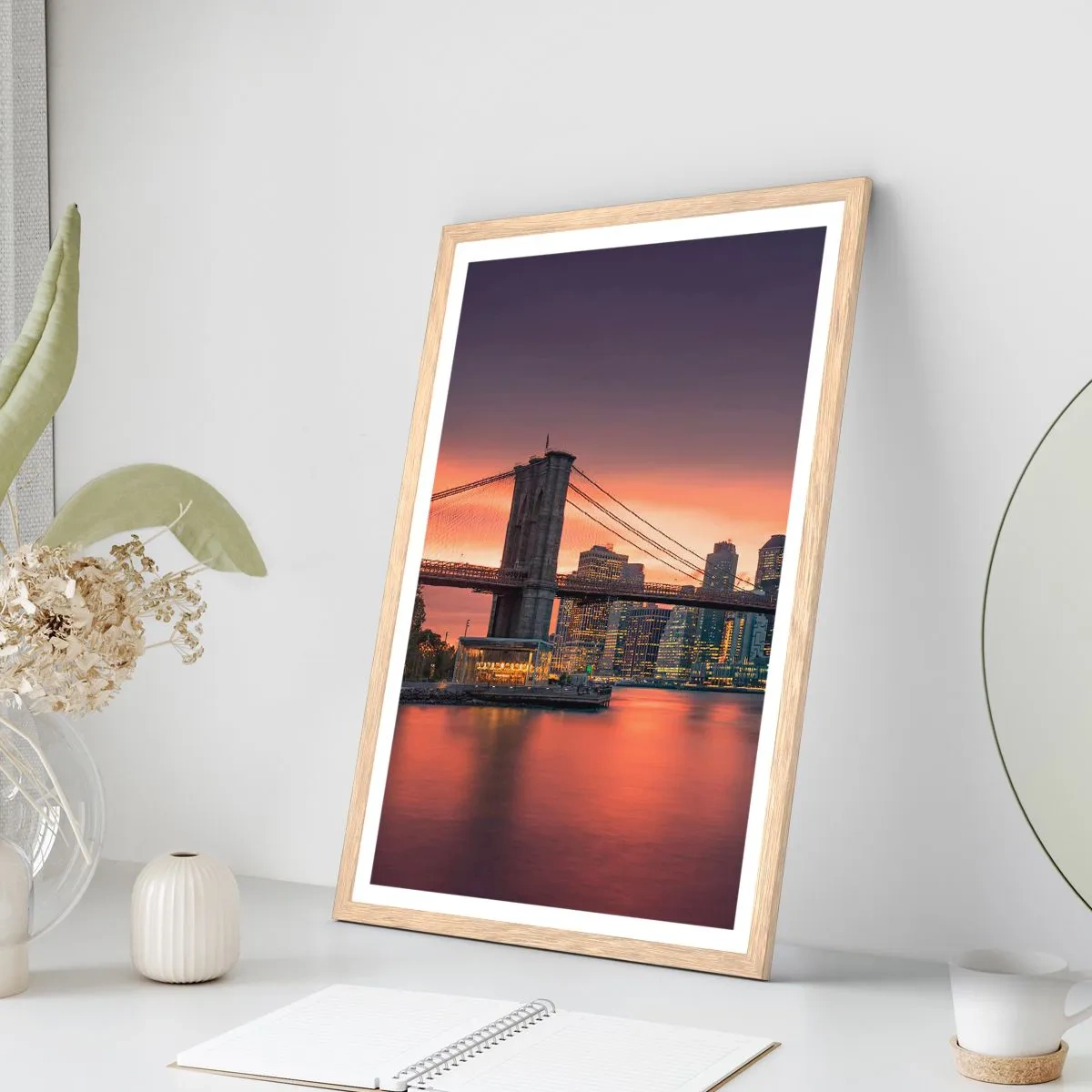 Een poster in een licht eiken lijst - Ondergedompeld in lila stilte - 40x50 cm