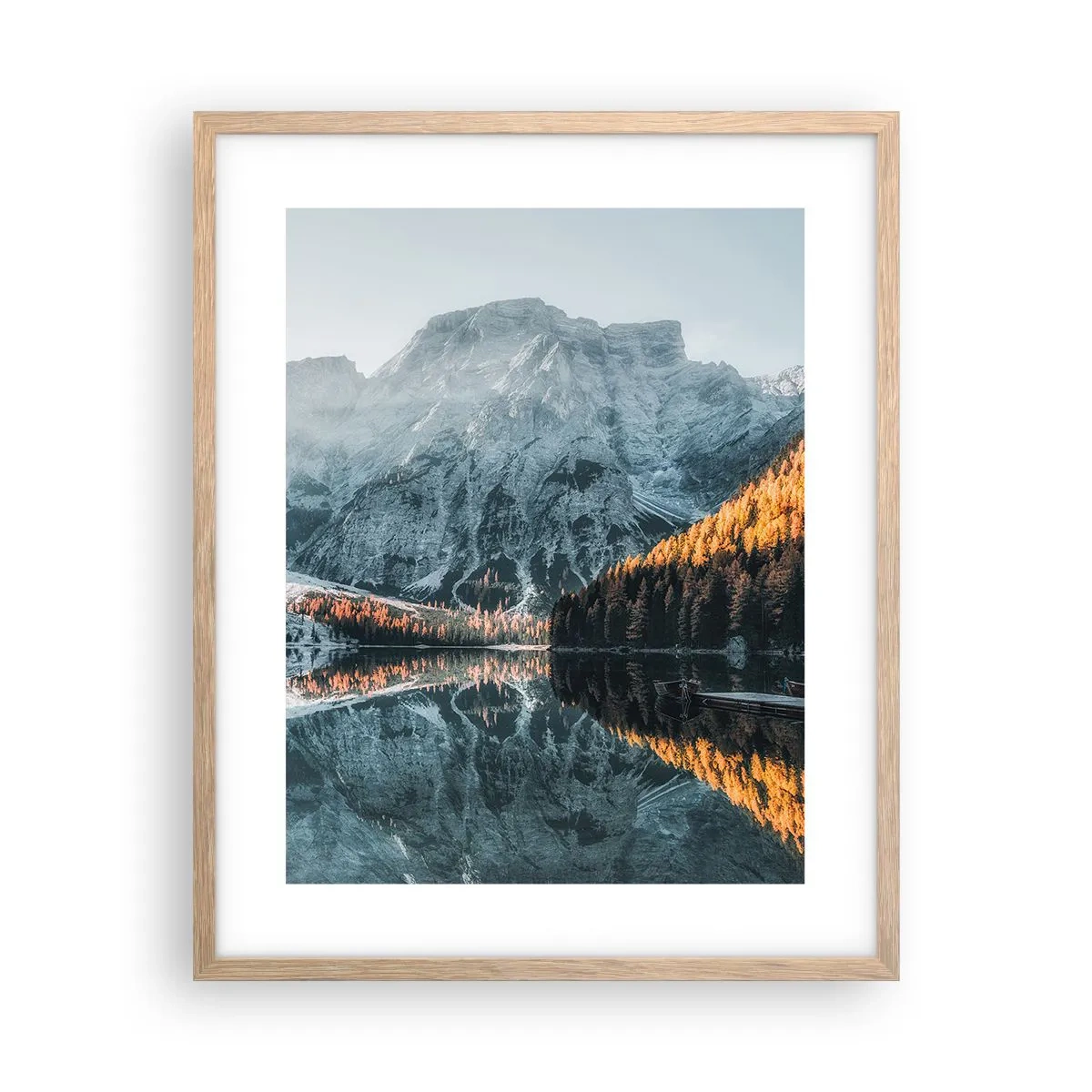 Een poster in een licht eiken lijst - Spiegel landschap - 40x50 cm