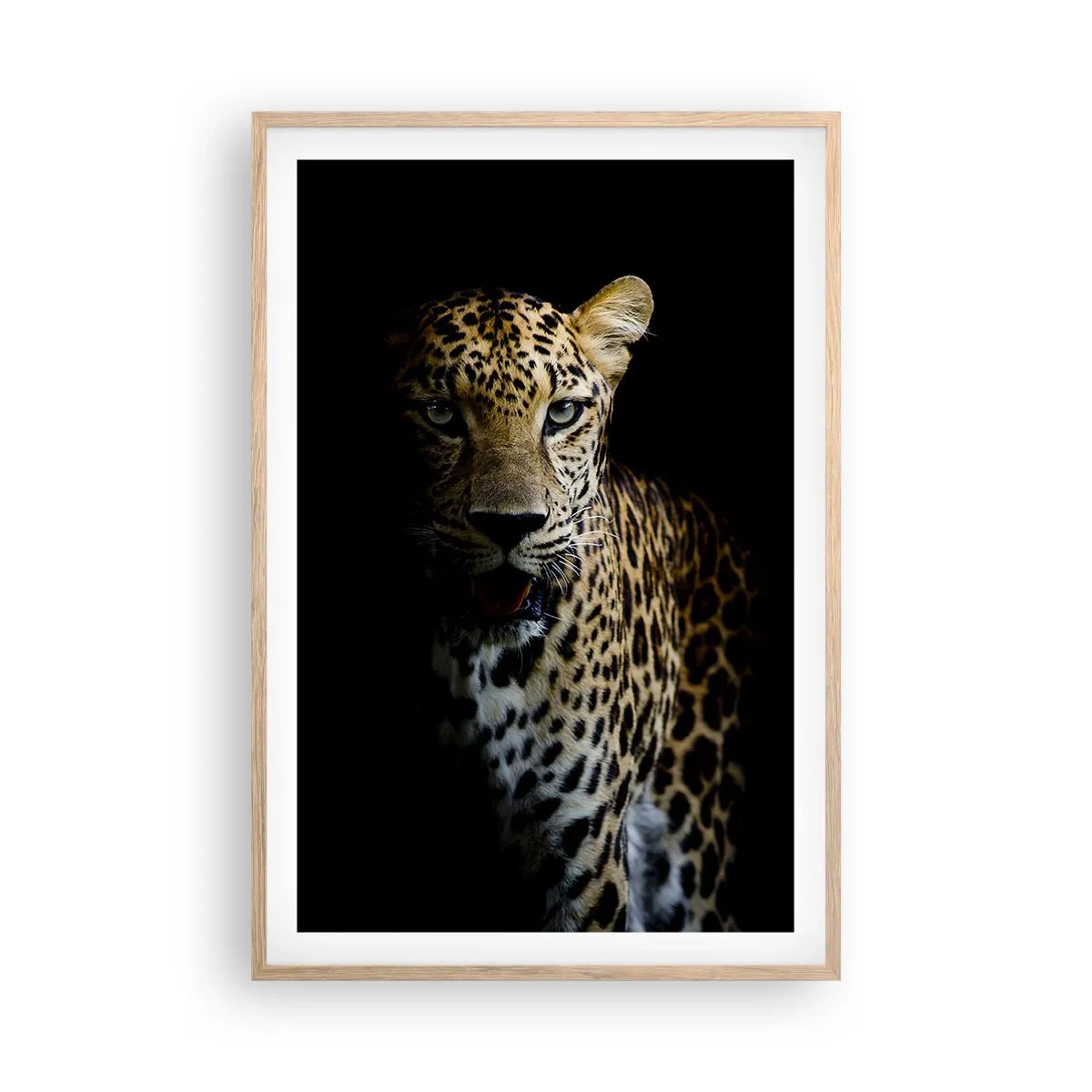 Een poster in een licht eiken lijst - Donkere schoonheid - 61x91 cm