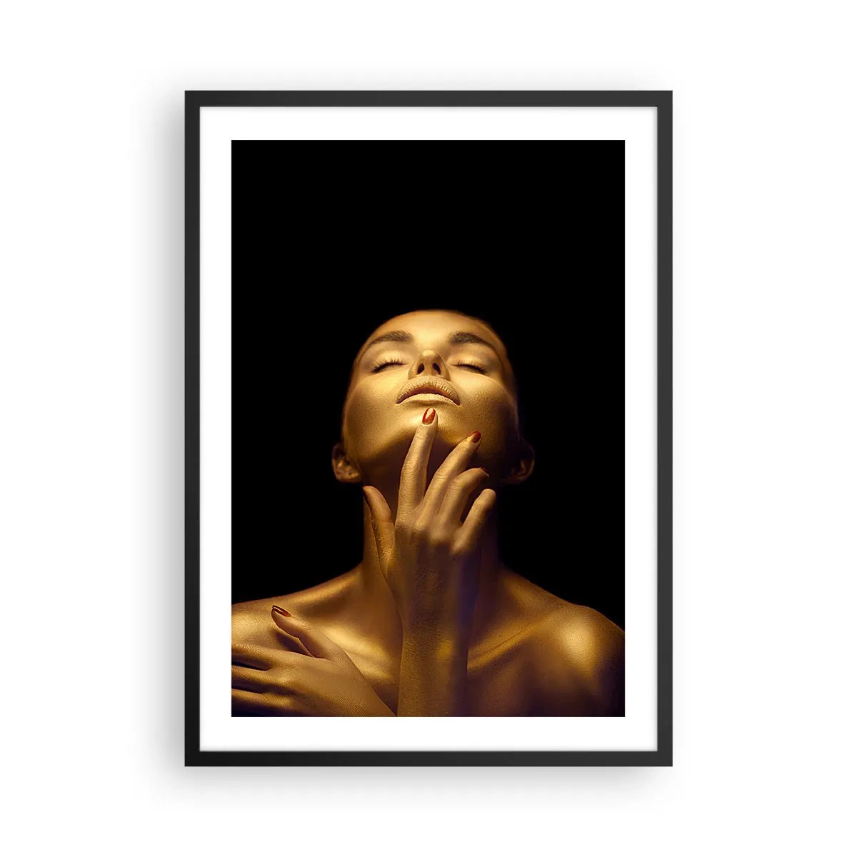 Poster in een zwarte lijst - Een gouden figuur op een zwarte achtergrond in een elegante pose - 50x70cm - Als gouden zijde - Moderne wanddecoratie voor woonkamer en slaapkamer ARTTOR