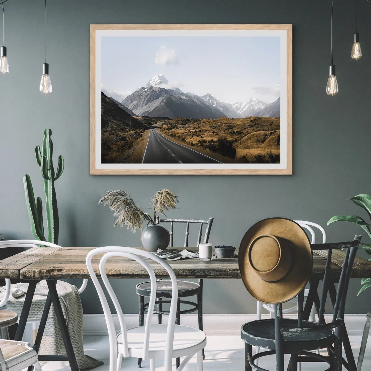 Een poster in een licht eiken lijst - De weg naar het hart van de bergen - 100x70 cm