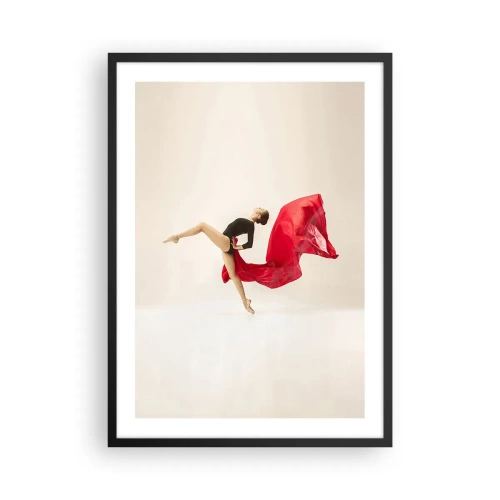 Poster in een zwarte lijst - Een danseres in een zwarte outfit met rode stof in beweging - 50x70cm - rood en zwart - Moderne wanddecoratie voor woonkamer en slaapkamer ARTTOR