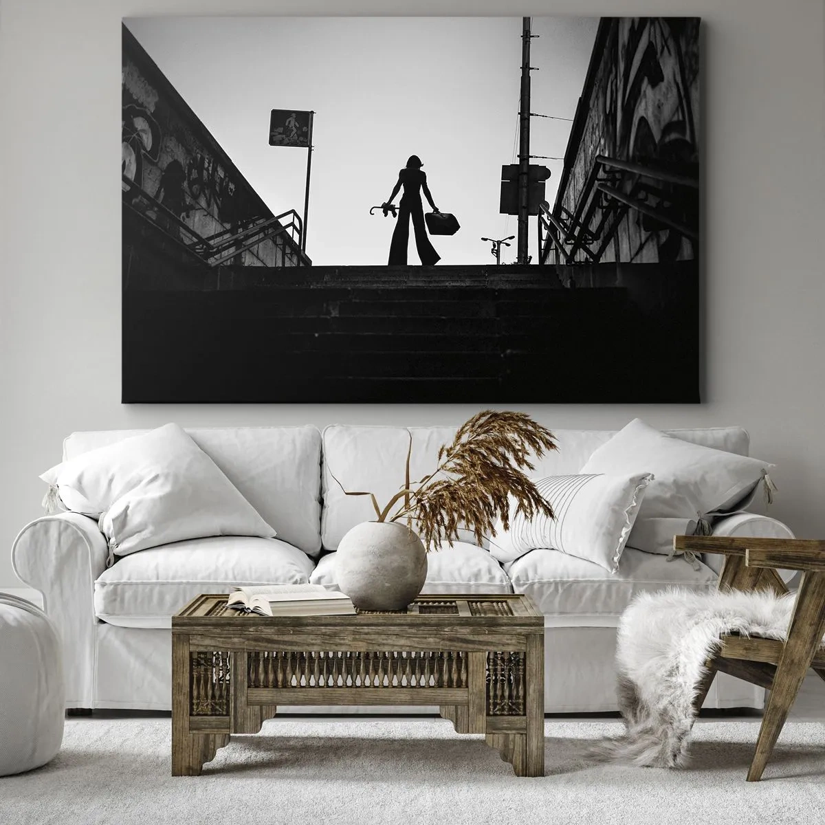 Schilderen op canvas - Een vrouwenfiguur op de trap in zwart-wit met een dynamische sfeer - 70x50cm - Stedelijk dwalen - Moderne wanddecoratie voor woonkamer en slaapkamer ARTTOR