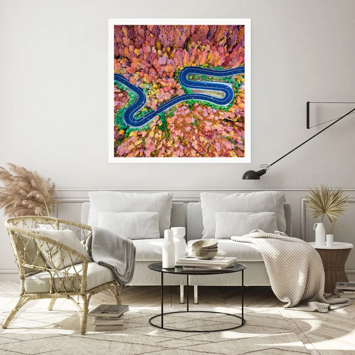 Poster - Een kronkelende weg door het bos - 40x40 cm