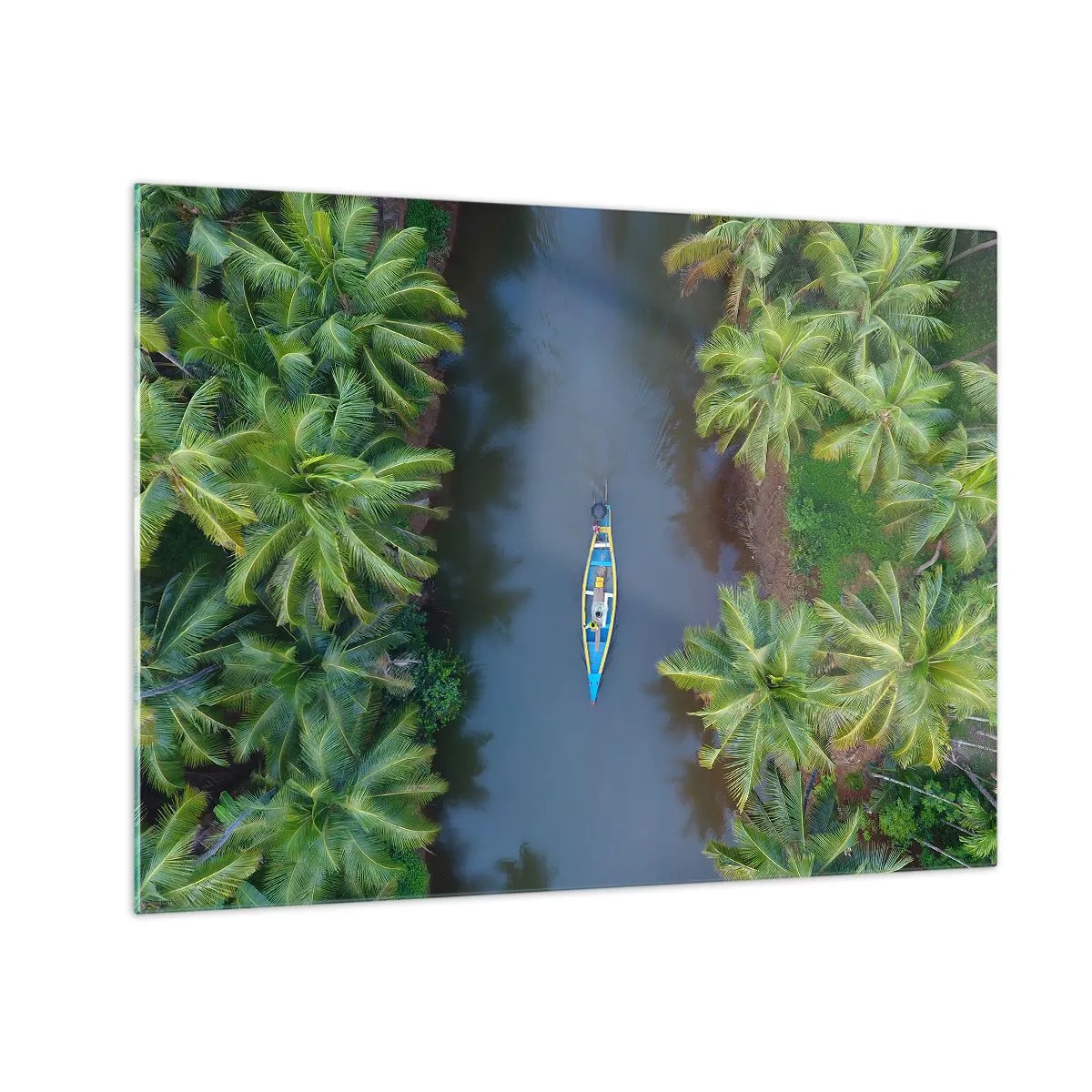 Schilderen op glas - Een vogelperspectief van een boot die door een kanaal vaart tussen tropische palmbomen - 70x50cm - Op een tropisch parcours - Moderne wanddecoratie voor woonkamer en slaapkamer ARTTOR