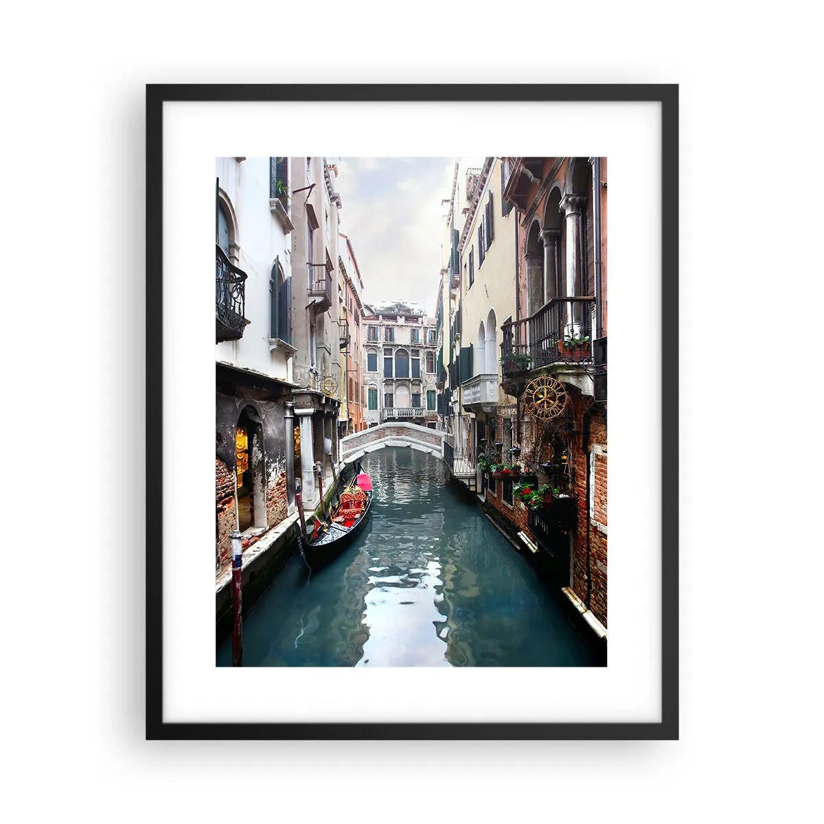 Poster in een zwarte lijst - Venetiaans landschap met een gondel en een brug - 40x50 cm