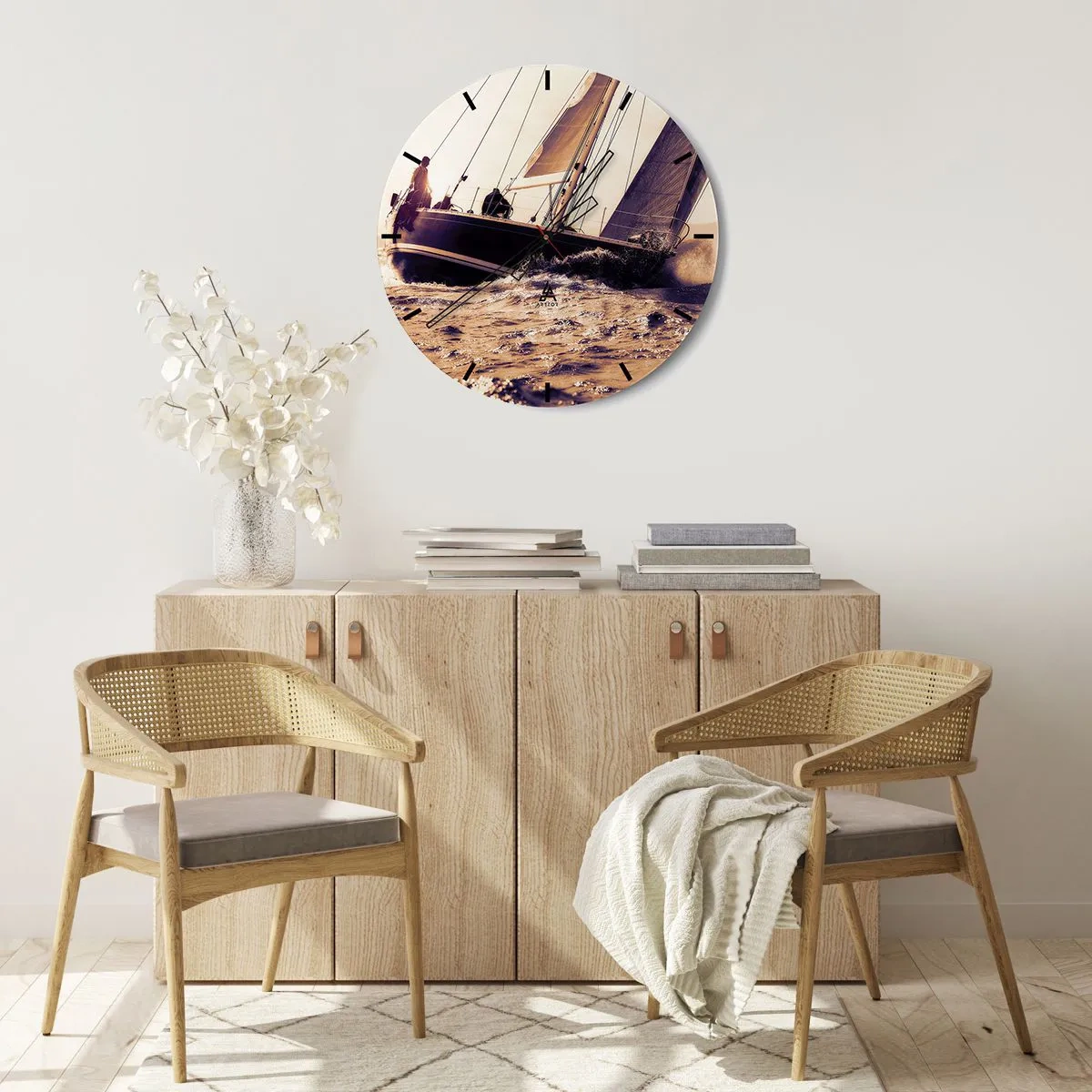 Wandklok - Klok - Een jacht dat op een stormachtige zee vaart in de zon - 30x30cm - Zeil, matroos - Moderne wanddecoratie voor woonkamer, keuken en slaapkamer ARTTOR