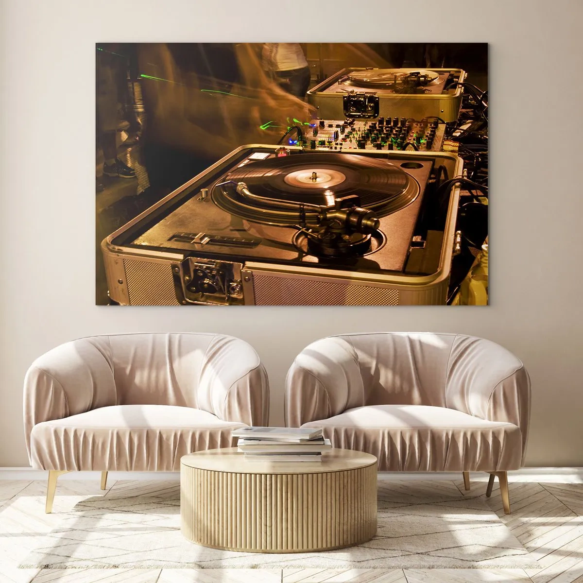 Schilderen op glas - Een draaitafel tegen een feestelijke achtergrond met dynamische lichteffecten - 70x50cm - Voel je de kracht? - Moderne wanddecoratie voor woonkamer en slaapkamer ARTTOR