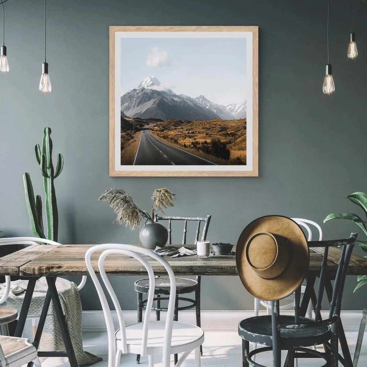 Een poster in een licht eiken lijst - De weg naar het hart van de bergen - 60x60 cm