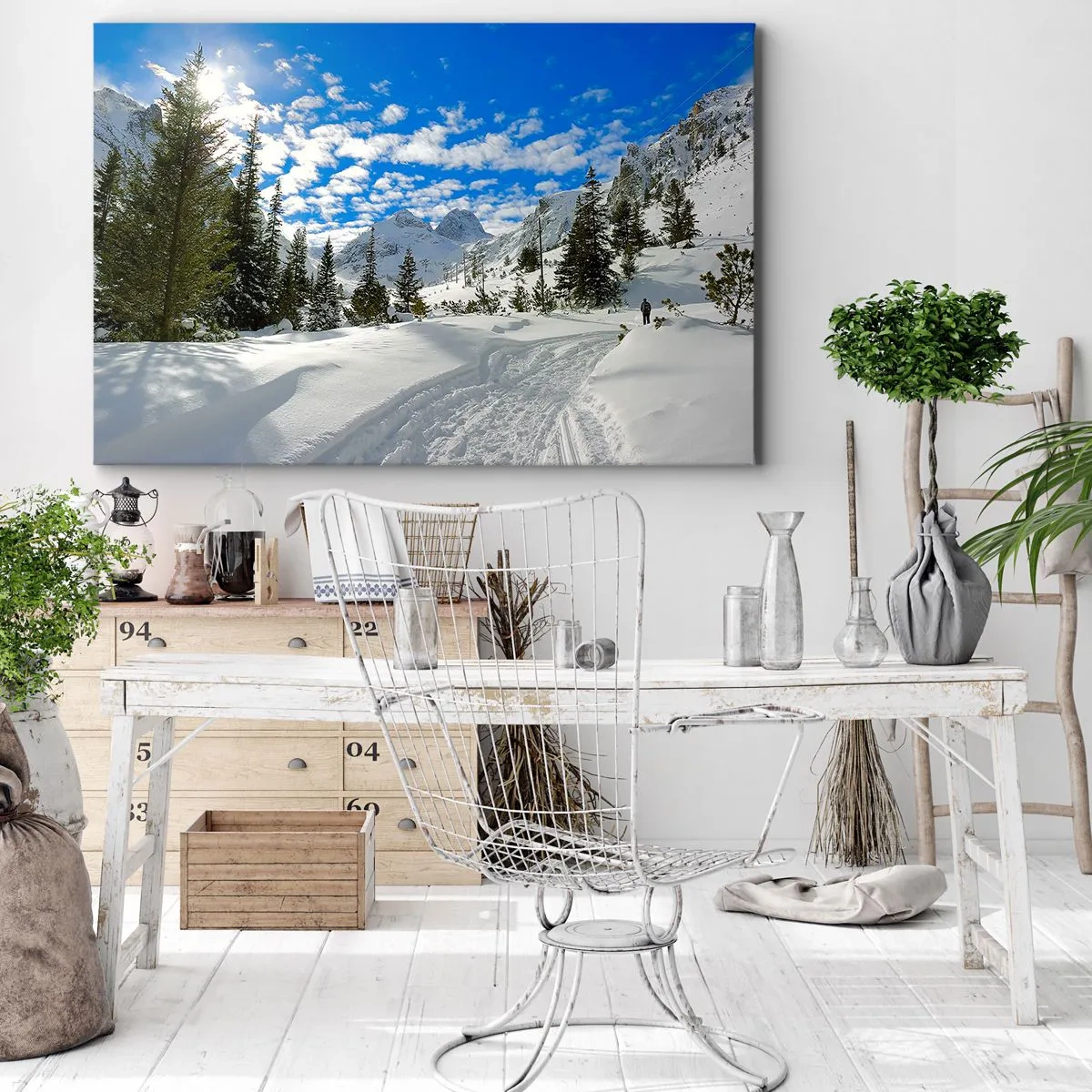 Schilderen op canvas - Winterberglandschap met een bos en een pad in de sneeuw - 70x50cm - In de sneeuw en in de zon - Moderne wanddecoratie voor woonkamer en slaapkamer ARTTOR