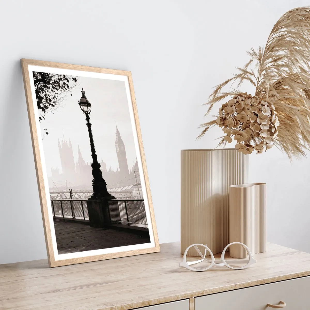 Een poster in een licht eiken lijst - Ochtend in Londen - 50x70 cm