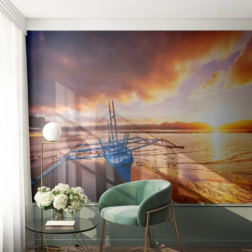 Fotobehang Premium Sand - Strek je uit op het zand na een hele dag - Landschap, Zee, Vissersboot - 100x70 cm