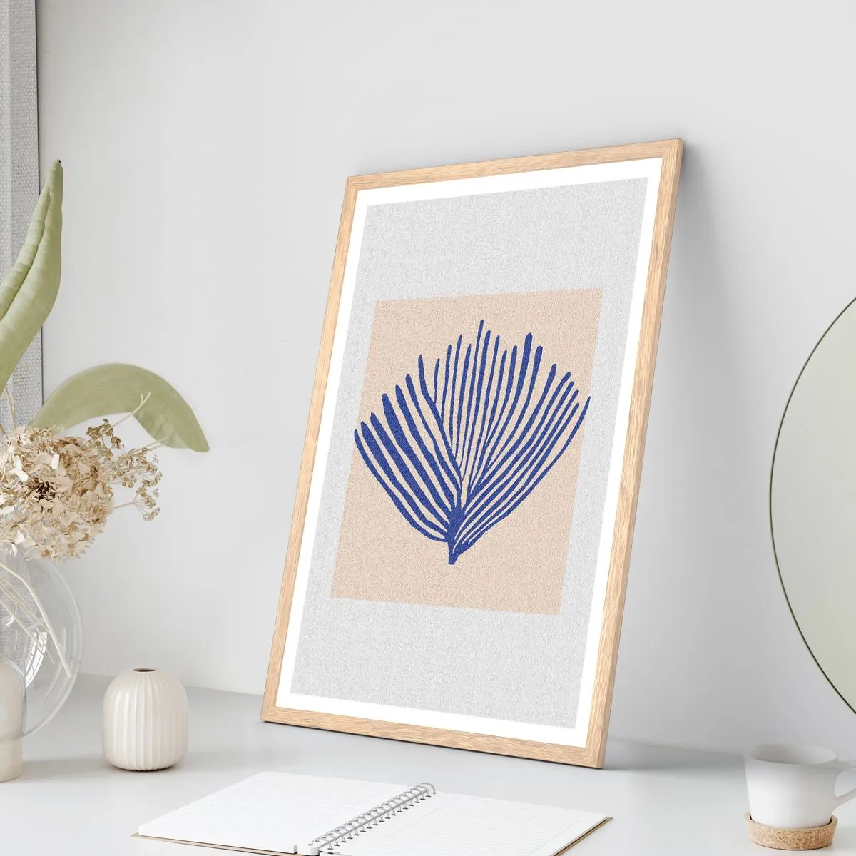 Een poster in een licht eiken lijst - Blauwe waaier - 61x91 cm