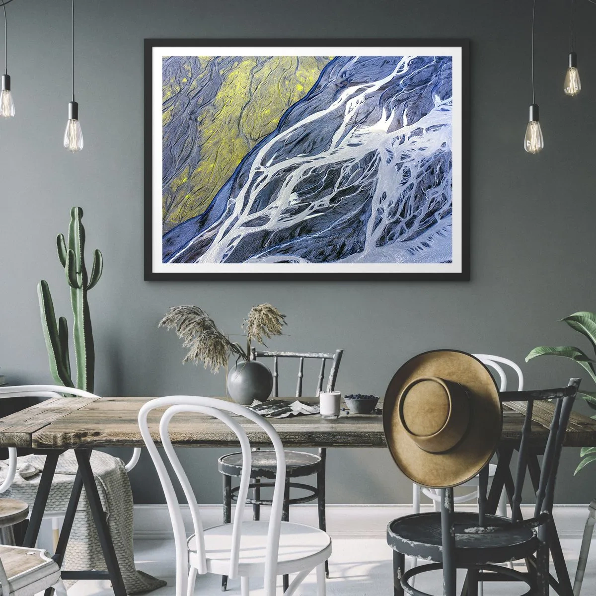 Poster in een zwarte lijst - Rotstekeningen van de natuur - 70x50 cm