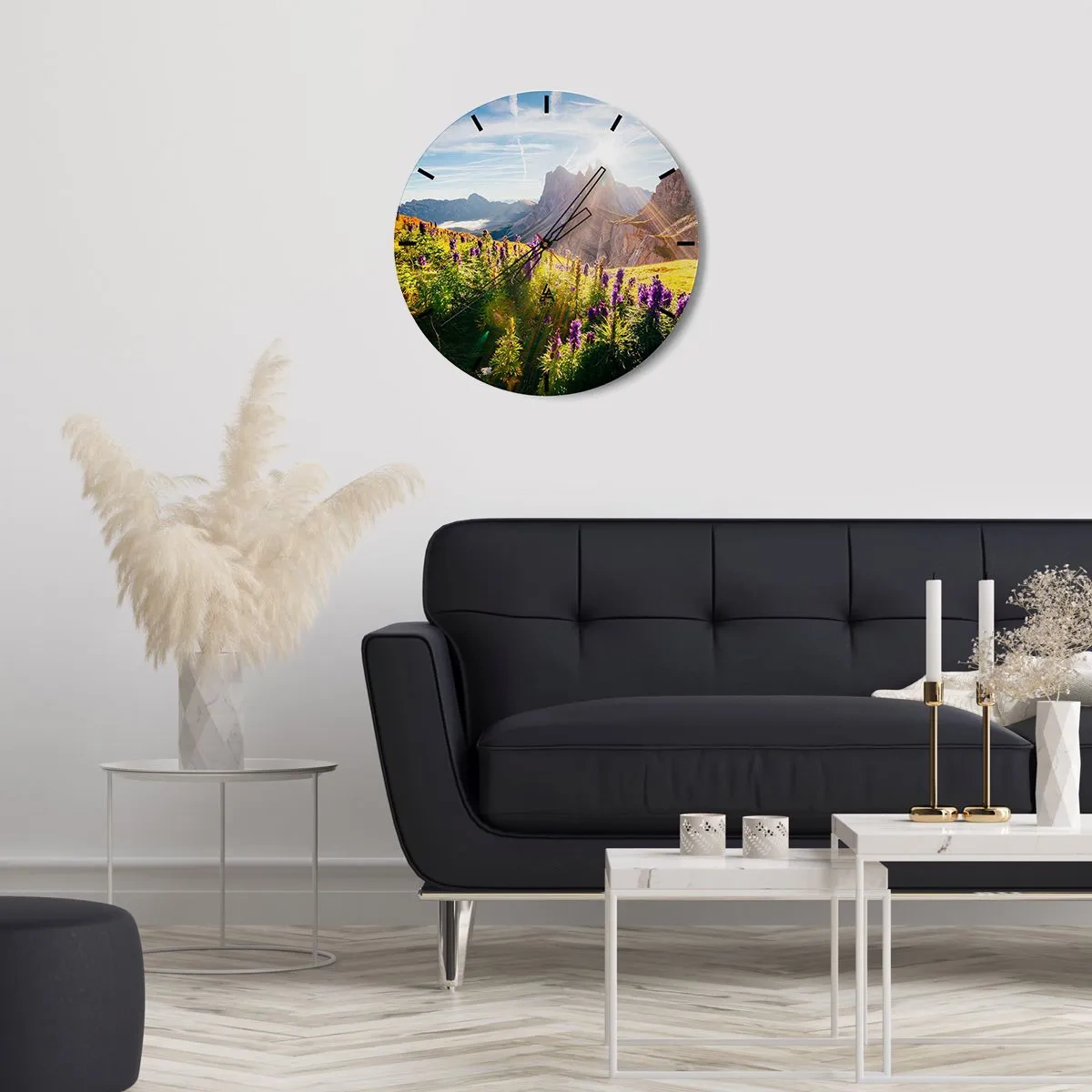 Wandklok - Klok - Een bloemenveld in een berglandschap verlicht door de zon - 30x30cm - Het geheime leven van kruiden - Moderne wanddecoratie voor woonkamer, keuken en slaapkamer ARTTOR