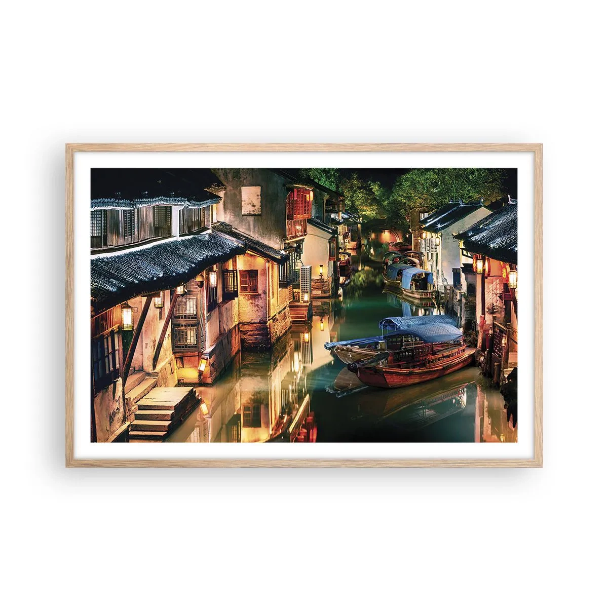 Een poster in een licht eiken lijst - Een avond op een Chinese straat - 91x61 cm