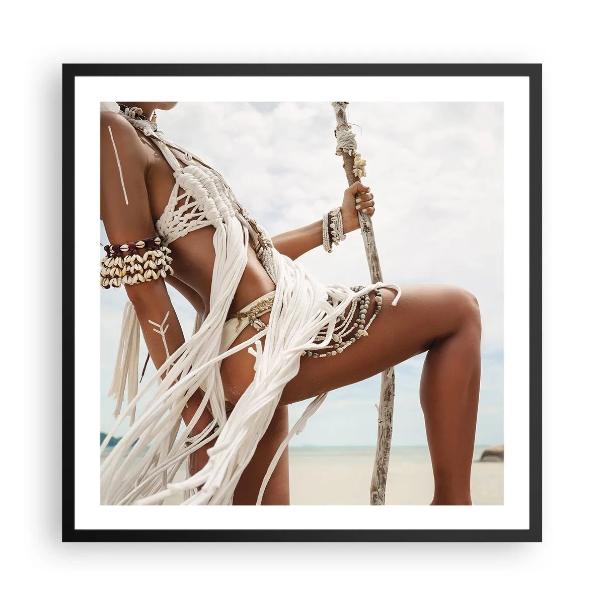Poster in een zwarte lijst - Een priesteres van de zon - 60x60 cm