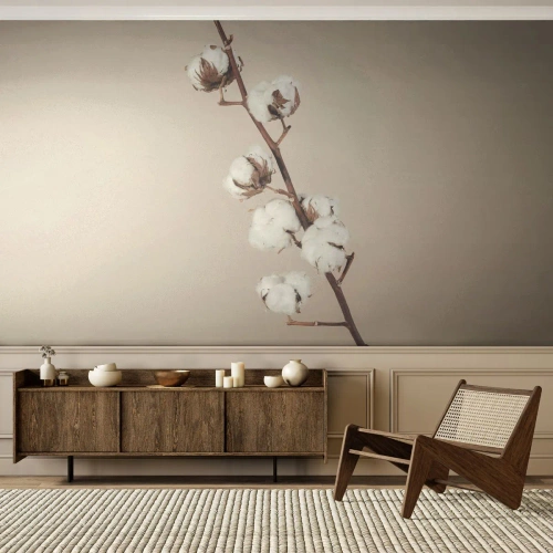 Fotobehang Standard Eco - Een takje katoen op een beige achtergrond in minimalistische stijl - 100x70cm - Aan de bron van zachtheid - Moderne wanddecoratie voor woonkamer en slaapkamer ARTTOR