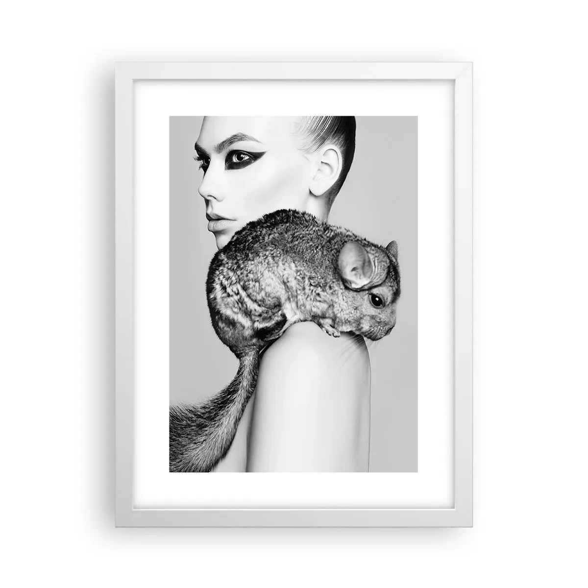 Poster in een witte lijst - Dame met een chinchilla - 30x40 cm