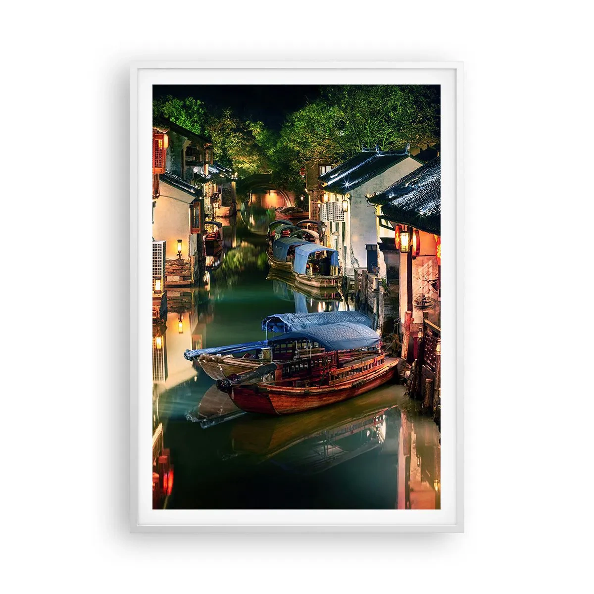 Poster in een witte lijst - Een avond op een Chinese straat - 70x100 cm