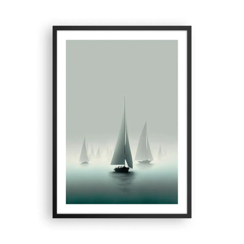 Poster in een zwarte lijst - Een groep zeilboten vaart op een mistige zee, omgeven door kalm water. - 50x70cm - Van mist gebouwd - Moderne wanddecoratie voor woonkamer en slaapkamer ARTTOR