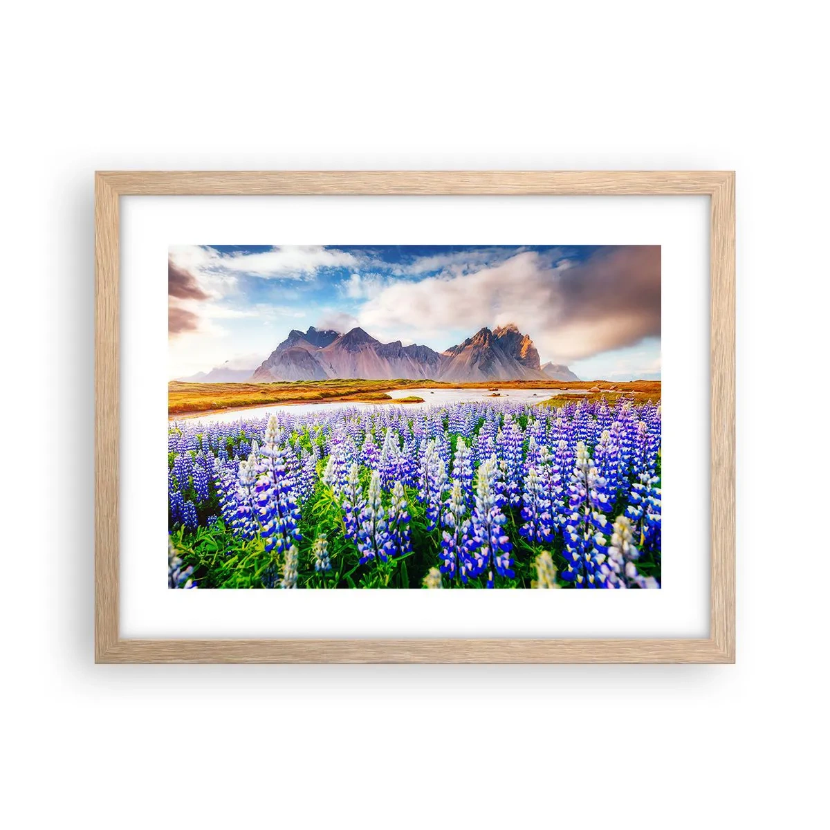 Een poster in een licht eiken lijst - Kracht en soberheid naast zachtheid - 40x30 cm