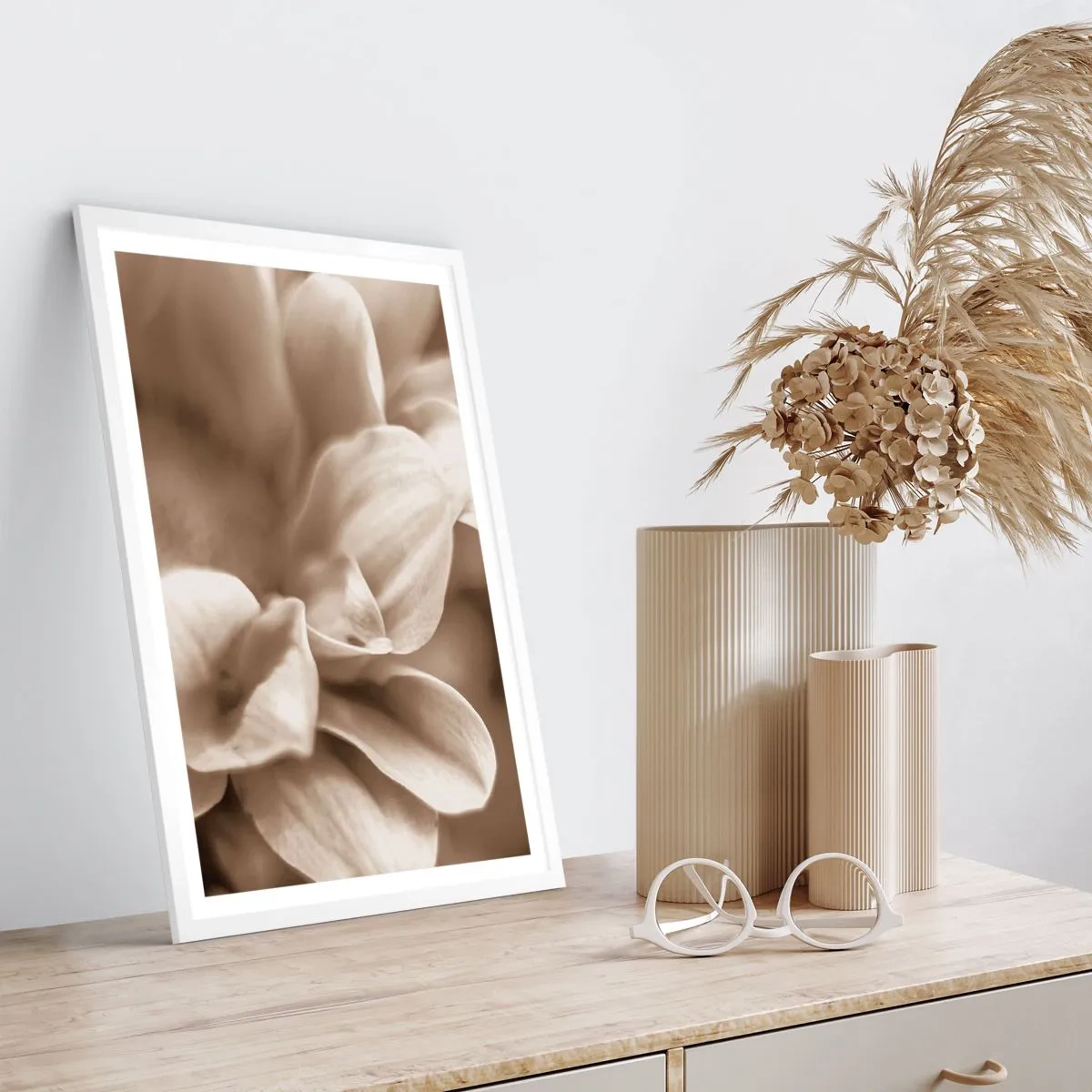 Poster in een witte lijst - Zo zacht als een glimlach - 70x100 cm