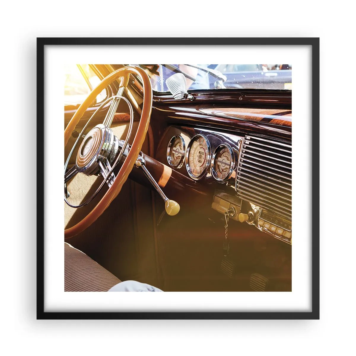 Poster in een zwarte lijst - Een adem van luxe uit het verleden - 50x50 cm
