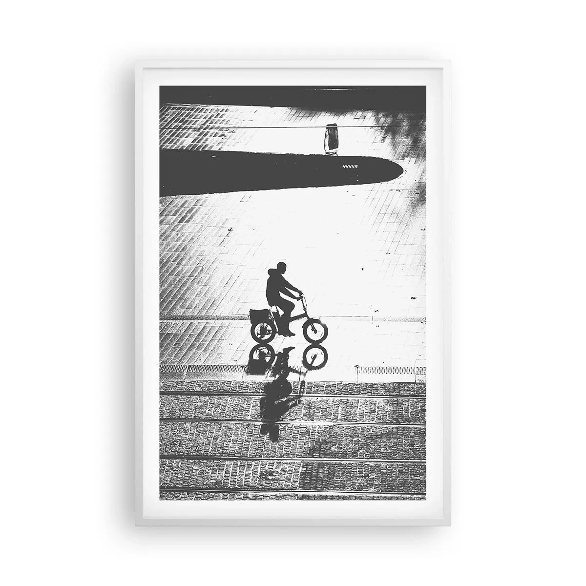 Poster in een witte lijst - Voor mij, door de stad - 61x91 cm