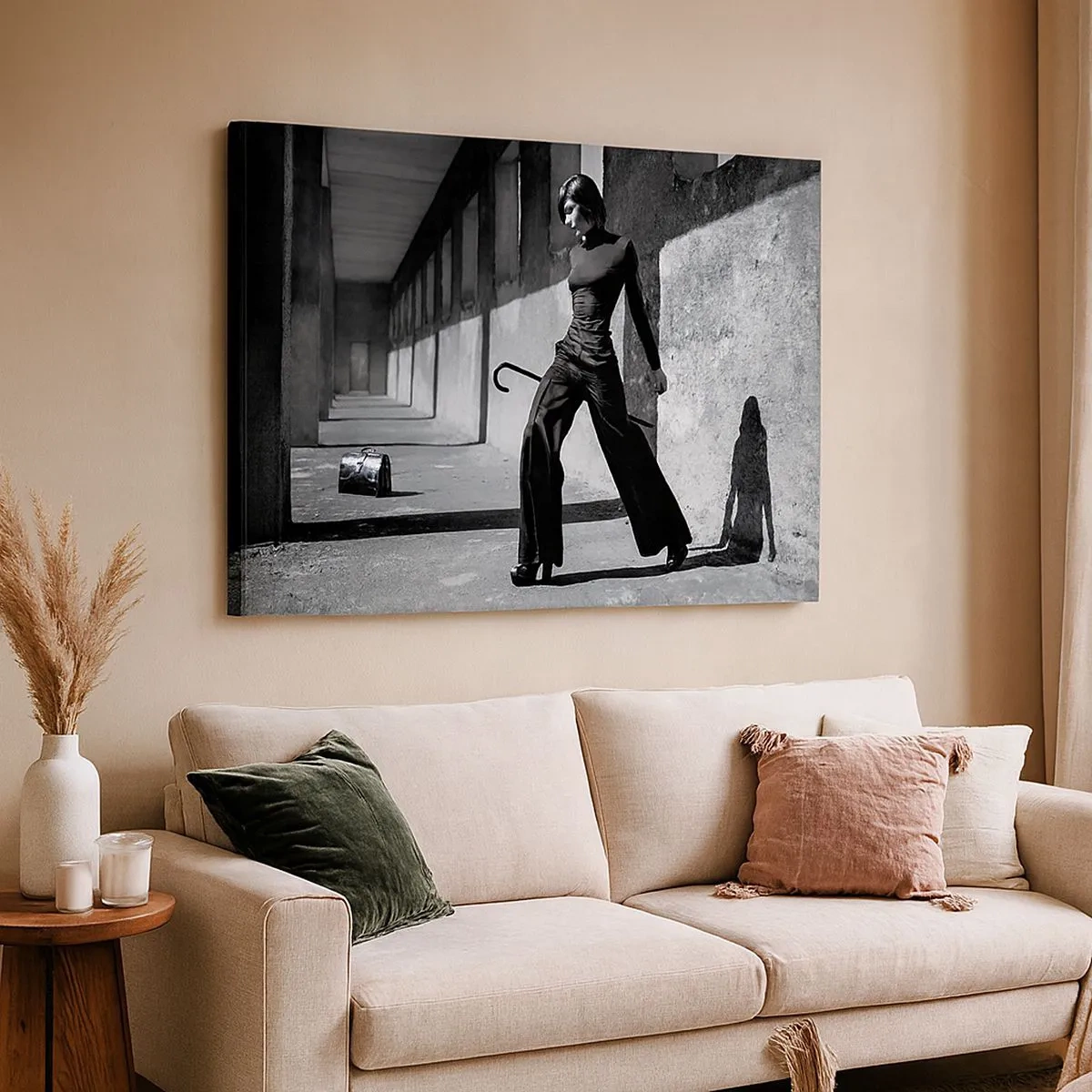 Schilderen op canvas - Stijlvolle vrouw in een industriële omgeving - 70x50cm - Stedelijke elegantie - Moderne wanddecoratie voor woonkamer en slaapkamer ARTTOR