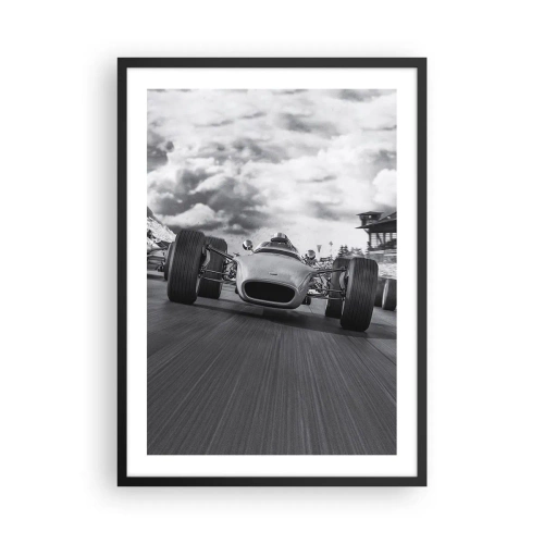 Poster in een zwarte lijst - Retro racewagen op de baan in zwart-wit - 50x70cm - Er is kracht! - Moderne wanddecoratie voor woonkamer en slaapkamer ARTTOR