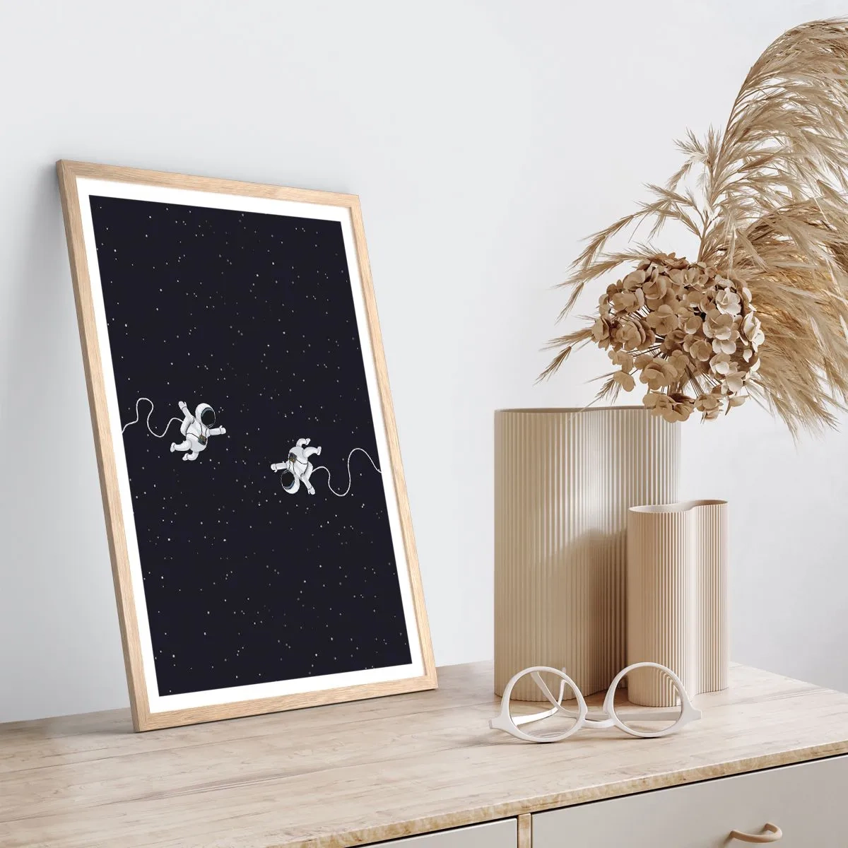 Een poster in een licht eiken lijst - Kosmische dans - 70x100 cm