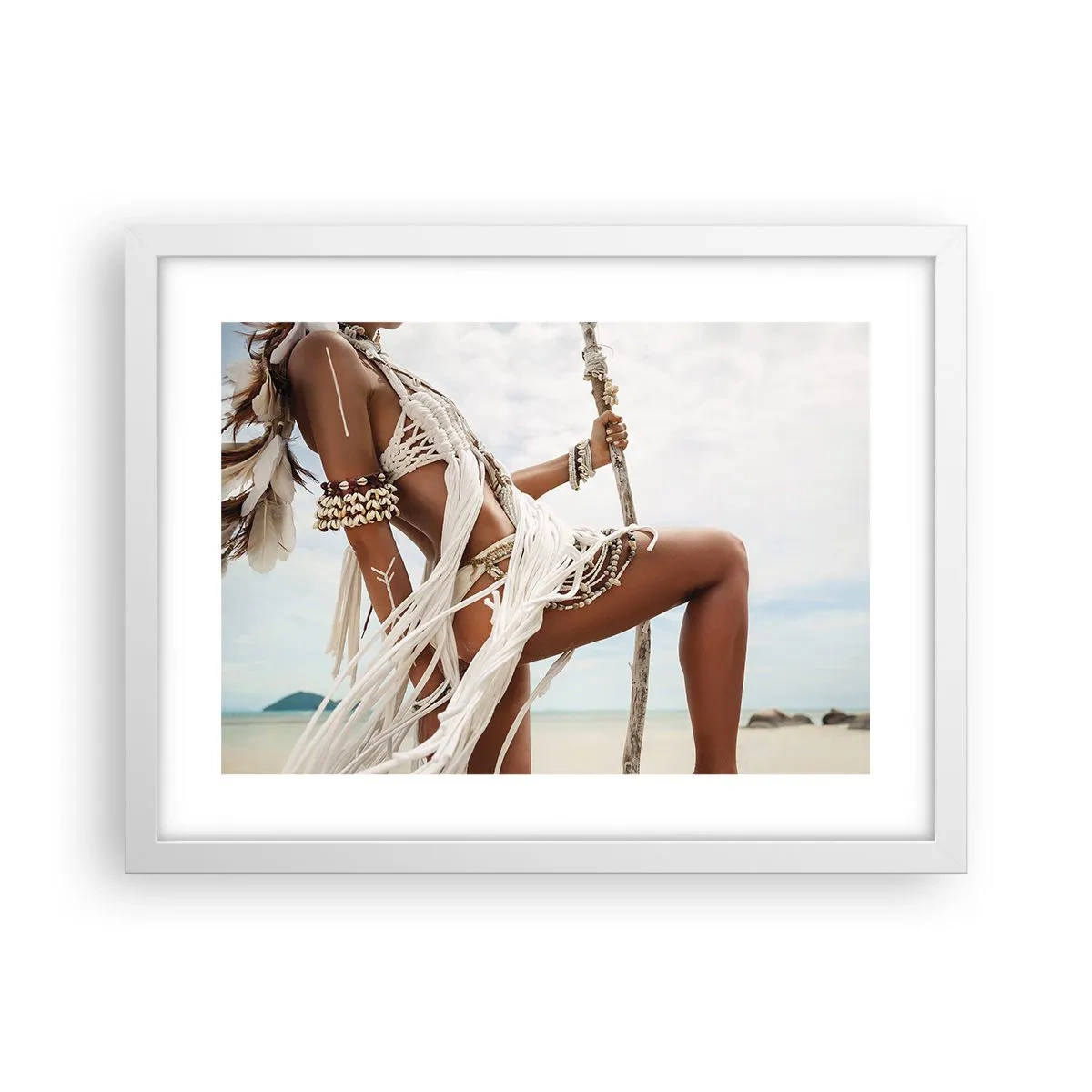 Poster in een witte lijst - Een priesteres van de zon - 40x30 cm