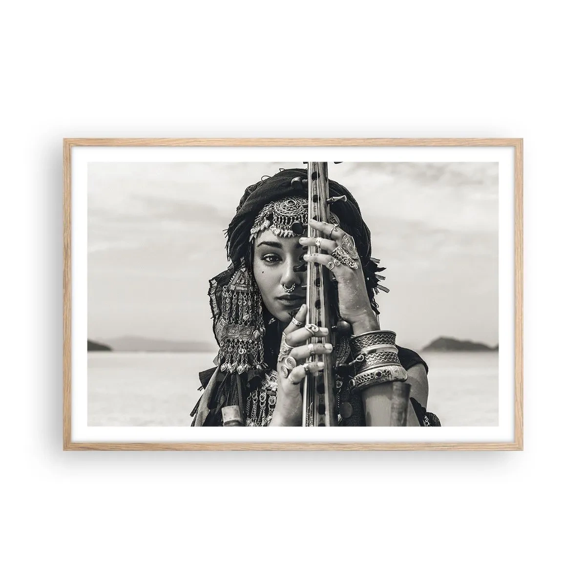 Een poster in een licht eiken lijst - De muziek van het Oosten zelf - 91x61 cm