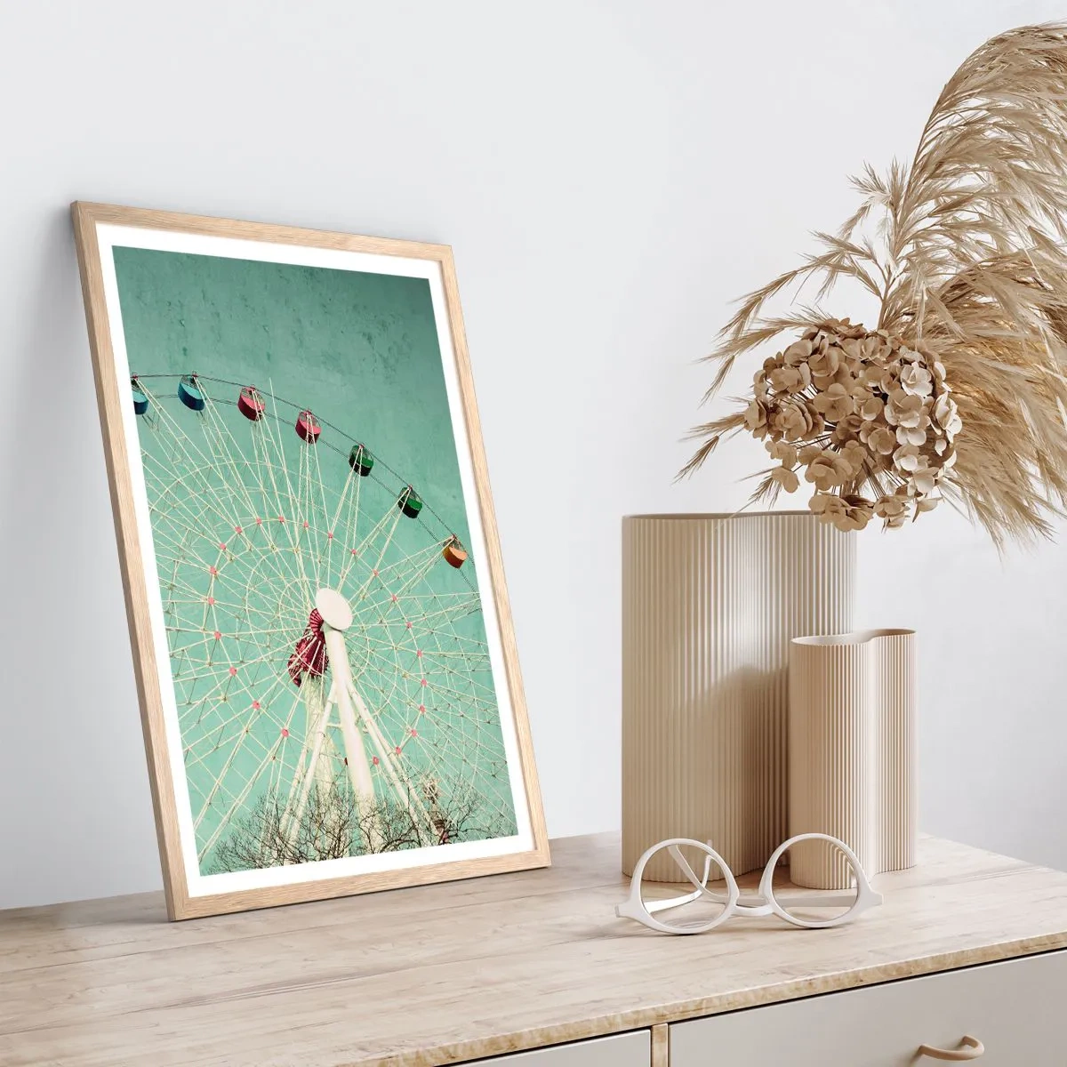 Een poster in een licht eiken lijst - Wij nodigen u uit om plezier te hebben - 50x70 cm