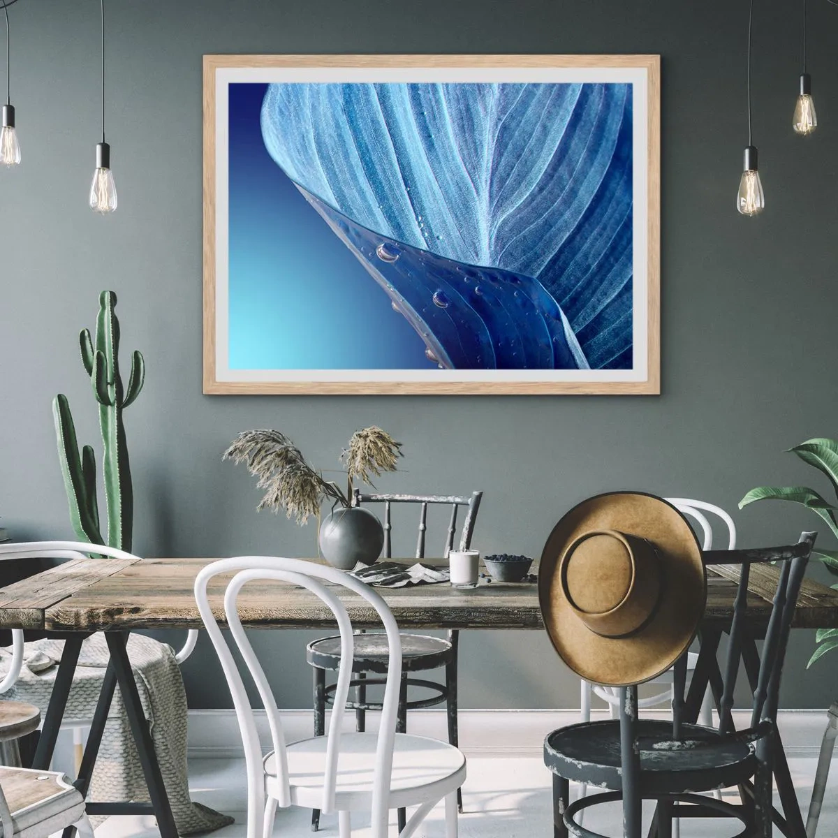 Een poster in een licht eiken lijst - Verborgen druppels blauw - 91x61 cm