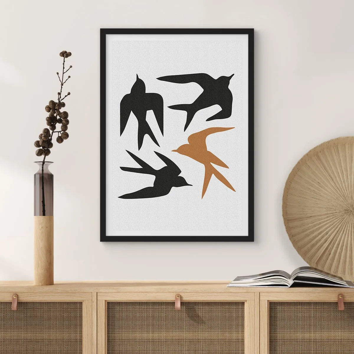 Poster in een zwarte lijst - Gestileerde silhouetten van zwaluwen op een lichte achtergrond - 50x70cm - Zwaluwen spel - Moderne wanddecoratie voor woonkamer en slaapkamer ARTTOR