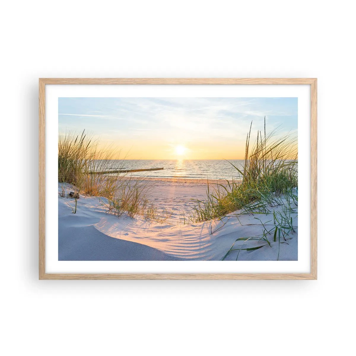 Een poster in een licht eiken lijst - Het geluid van de zee, het zingen van vogels, een wild strand tussen het gras... - 70x50 cm